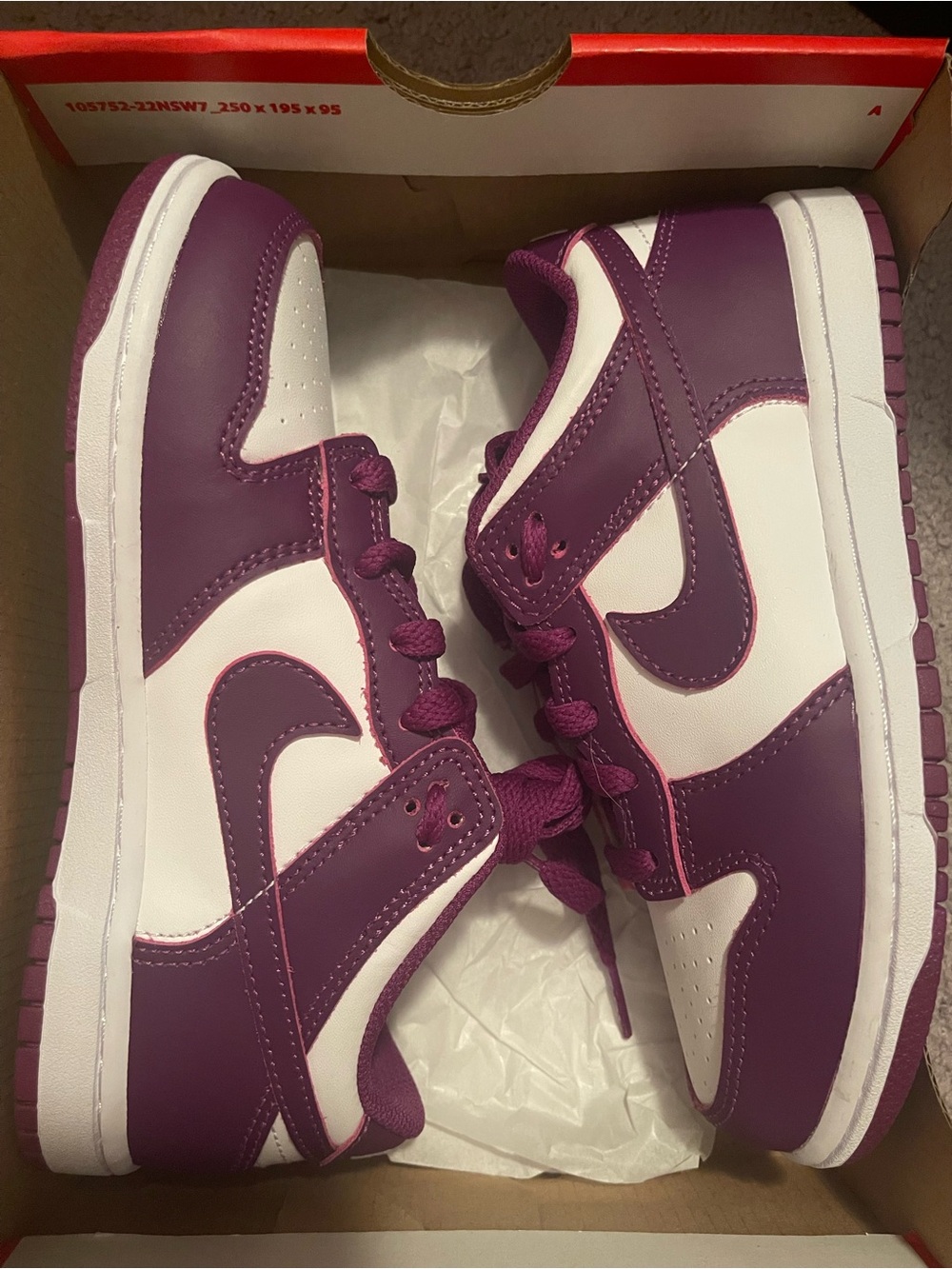 Nike Dunk low. Youth 2Y